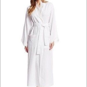 Eileen West white ruffle dot wrap robe sz S M
